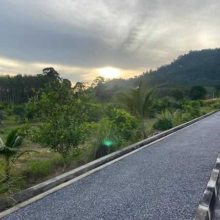 Cik Misi Homestay Sik Eksteriør bilde